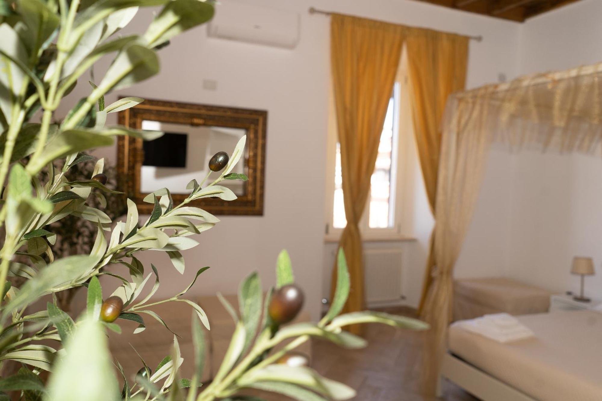 Le Boutique Luxury Rooms Diffused In Historic Center 피우미치노 외부 사진