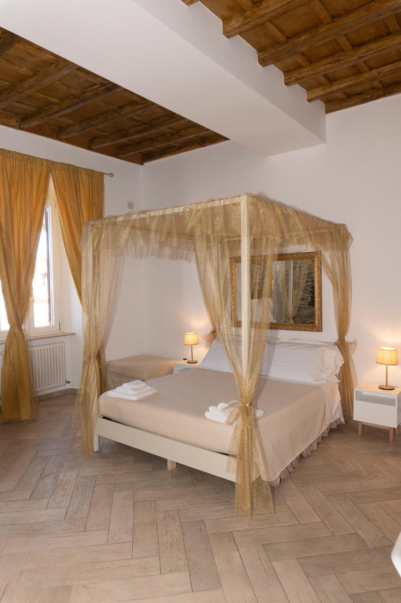 Le Boutique Luxury Rooms Diffused In Historic Center 피우미치노 외부 사진