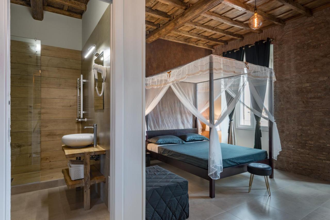 Le Boutique Luxury Rooms Diffused In Historic Center 피우미치노 외부 사진
